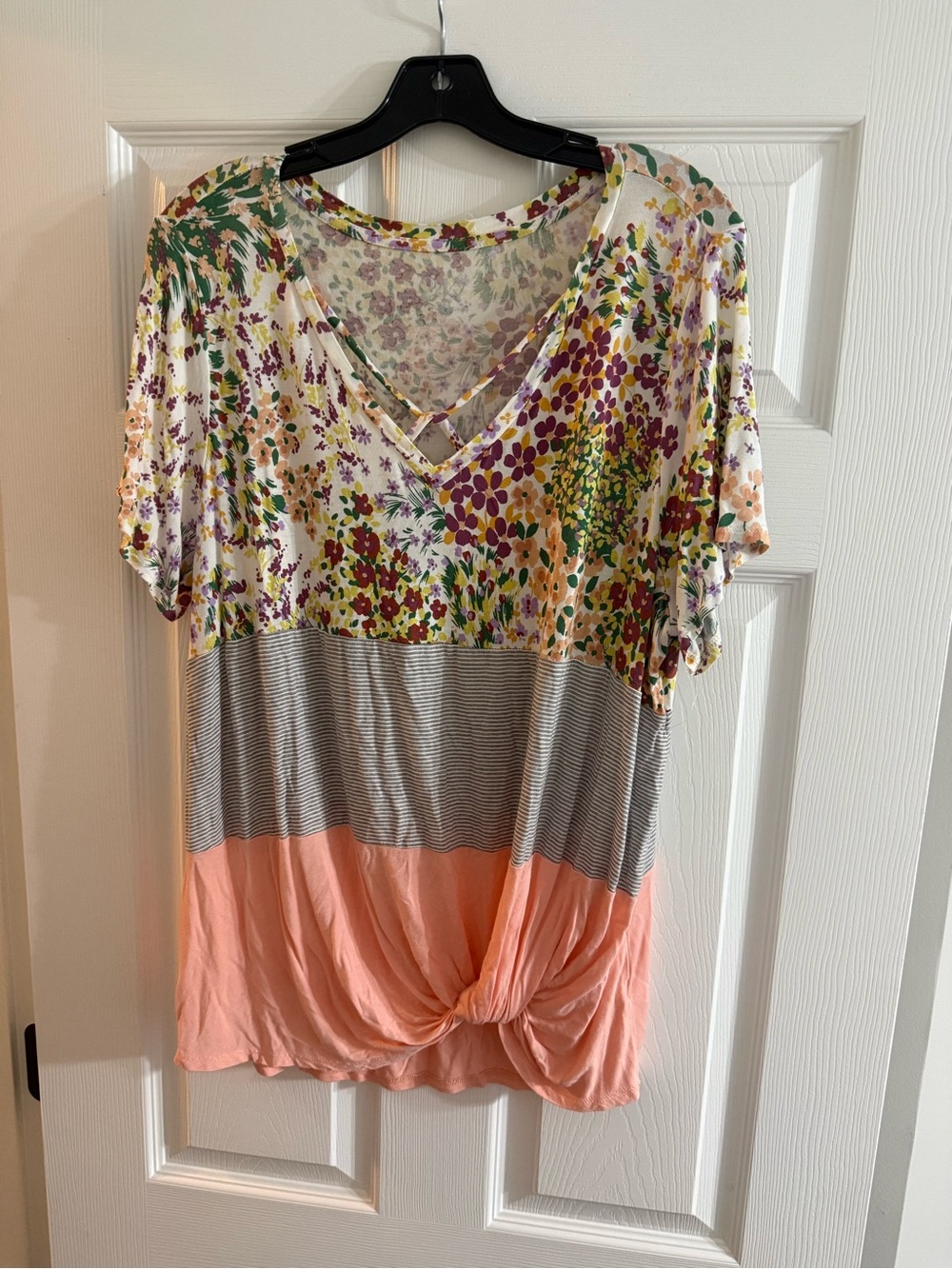 Floral Print V‑Neck Short Sleeve Top in Coral and Multi
